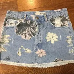 値下げ中！TOPSHOP ジーンズ 花柄ミニスカートのサムネイル