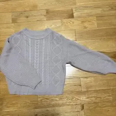 薄紫色 ケーブルニットセーター