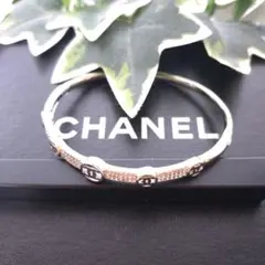 【2個セット】新品未使用♥️ CHANEL ロゴバングル ノベルティ♥️ CHANEL ノベルティCCロゴ バングルシルバー - メルカリ