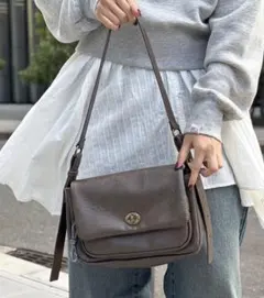【美品】CPCM ターンロック レザー ショルダーバッグ ダブルベルト ブラウンのサムネイル