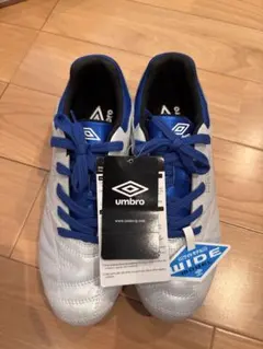 UMBRO ACCERATOR サッカーシューズ ホワイト×ブルー 24 新品のサムネイル