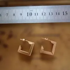 ゴールド 幾何学フープピアス 約10mm