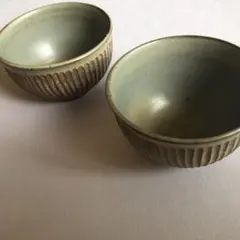 グレーの陶器製飯碗2個セットと楕円形の大皿セット　桃居 グレーの陶器製飯碗2個セットと楕円形の大皿セット 桃居 - メルカリ