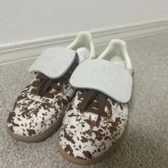 adidas 牛柄