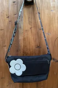 マリークワント　布製ショルダーバッグ