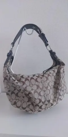 Coach ワンショルダーバッグ ホーボー ハーフムーン シグネチャー
