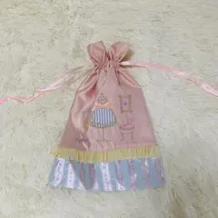 可愛いピンクのサテン巾着ポーチ