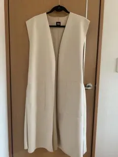 【新品・未使用】ZARAザラ ベージュ ノーカラー ベスト・ジレ