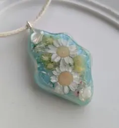 レジンネックレス アクセサリー ハンドメイド 琉球ガラス入り♡ - メルカリ