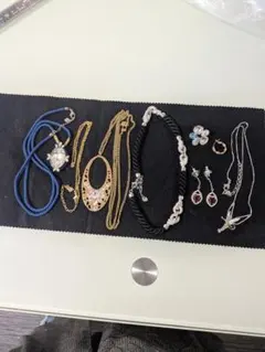 ヴィンテージブランド値下☆美品☆スワロフスキーアクセサリー　８点おまとめ　その②のサムネイル