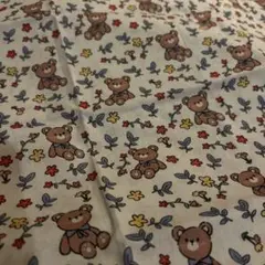 クマと花のプリント生地　50✖️140