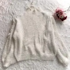 美品✨イング　シャギーニット　ふわふわセーター　袖リボンディテール　ホワイト