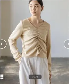 ギャザーVネックブラウス　NOBLE