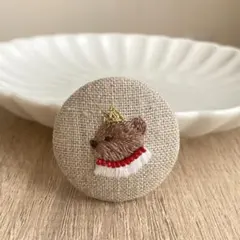 くま　刺繍　ビーズ　ブローチ