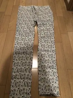 earth×Libertyコラボ、ストレートパンツ新品未使用！