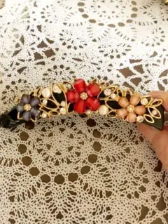 お値下げ中✨ビジュー付きヘアクリップ♡レッド系