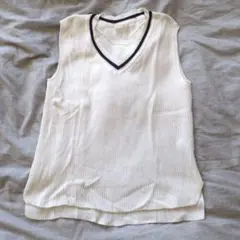 GU ホワイト Vネック ノースリーブ サマーニットベスト