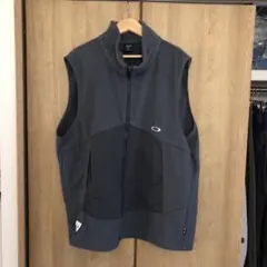 Oakley グレー フリース ベストXLのサムネイル