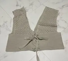 ベージュ レース編みビスチェ