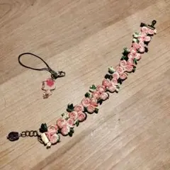 バラの刺繍リボンブレスレットとチェコビーズのチャーム ハンドメイド オマケ付き