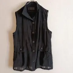 黒の透け感　ジレ　ベスト ボタン付