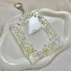 トレカケースデコ　ハンドメイド　レジンデコ　黄緑　グリーン　キーホルダー