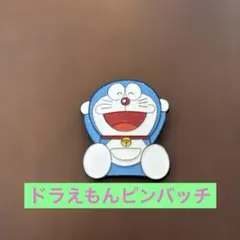 ドラえもん ピンバッジ (大喜びのポーズ)のサムネイル