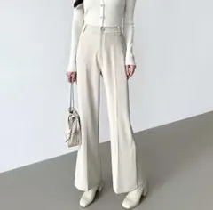 ベージュ フレアパンツ サイドスリット