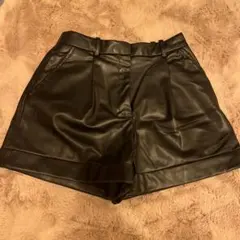 ZARA ブラック レザー風 ショートパンツSサイズ