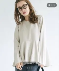 美品 フレアシルエット 長袖Tシャツcoca トップス M ペプラム　エンボス