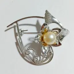 ハート　シルバーカラー　ヴィンテージデザイン　ブローチ　パール