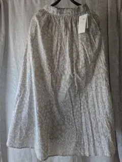 アース　ロングスカート　新品　フリーサイズ　花柄ベージュ