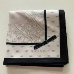 ジバンシー　綿100％ 新品未使用　ハンカチ　うすいピンクと黒色