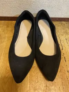 黒のポインテッドトゥフラットシューズ25.5