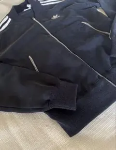 アディダスオリジナルスのトラックジャージ　サイズM
