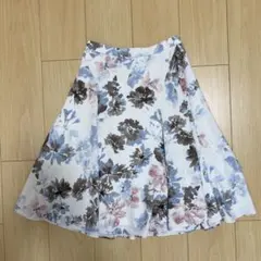 JUSGLITTY 膝丈花柄スカートのサムネイル