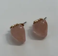 ピンクのイチゴピアス