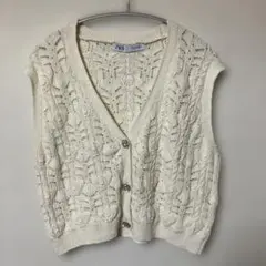 ZARA アイボリー ノースリーブニットベスト　Mサイズ相当