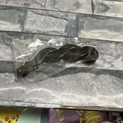 黒のプラスチックヘアクリップ