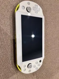 PS Vita PCH-2000 ライムグリーン/ホワイト 本体 ソフト3本付き