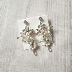 スワロフスキーとオーガニックパールの小枝ピアス Fiona フィオーナ