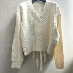 バックリボン　Vネック　ケーブルニット　アイボリー