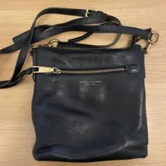 MARC JACOBS　ショルダーバッグ　レザー　シボ革　サコッシュ　黒