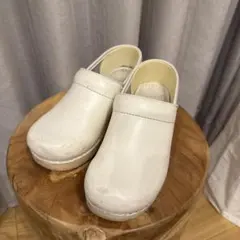 Dansko サボ クロッグサンダル ホワイト - メルカリ