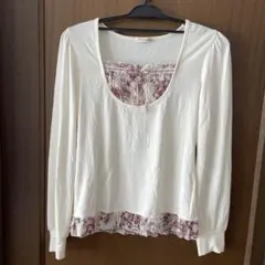 美品　ほぼ未使用　レストローズ　アイボリー 長袖 フリル トップスのサムネイル