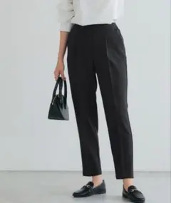 【美品】高見えすっきりテーパードパンツ　ピエロ　Pierrot ブラックPM