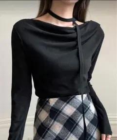 ブラックオフショルダー長袖トップス