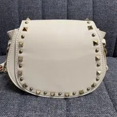 DIANA スタッズ付き ショルダーバッグ ホワイト