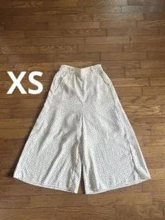 ジーユー　XS プリントガウチョパンツ キュロット　オフホワイト　ドットのサムネイル