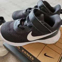 Nike REVOLUTION 6NN　キッズ　ベビー　スニーカー